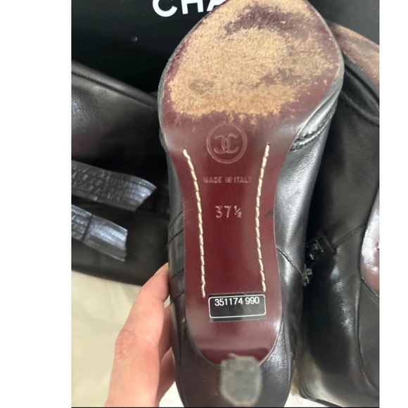 CHANEL Black Heeled Knee-High Leather Point Boots - Picture 14 of 14